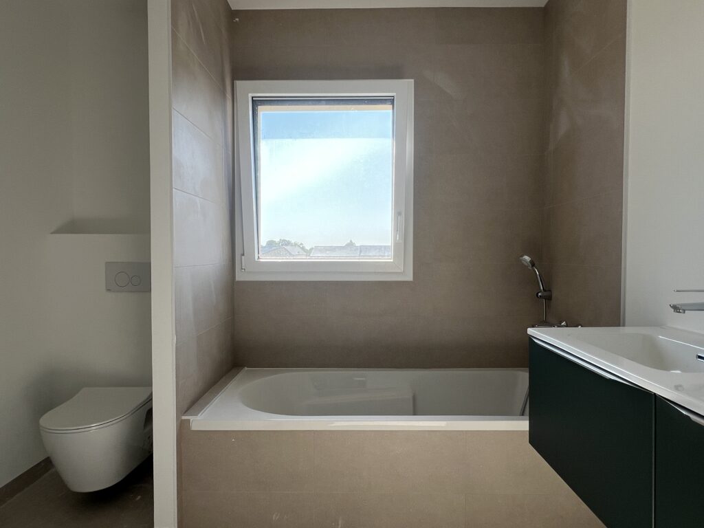 salle de bain maison neuve la chapelle des fougeretz